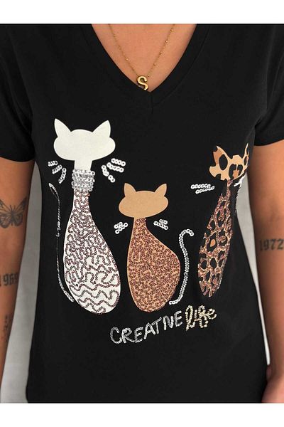 Laderra Cats Patterned V-Neck T-Shirt