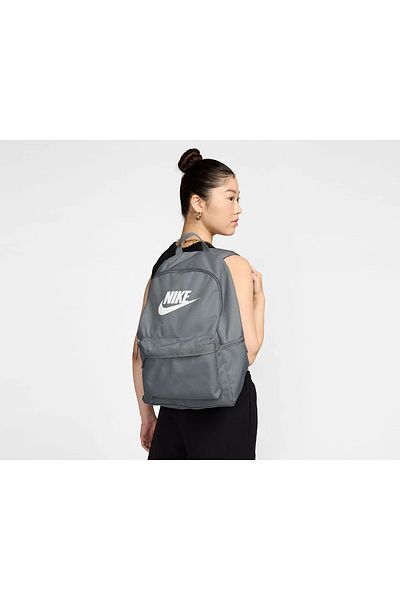 Nike 25 Liter Gray Heritage School and Backpack Suitable for Daily Use