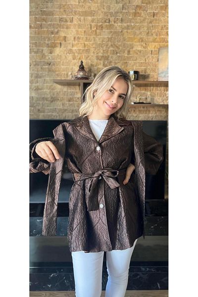 Cardella Жакардово яке с копчета за ръкавели и детайлна подплата, съвместимо с хиджаб, жакардово яке с колан и тъкан колан
