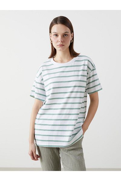 LC Waikiki Γυναικείο μπλουζάκι LCW Comfort Crew με ριγέ λαιμόκοψη