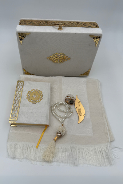 Uğurlu Hac Demirli Aksesuarlı Kadife Hediyelik Çanta Seti