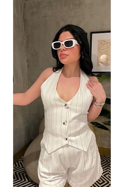 Butik White Giped Striped Shorts Suit