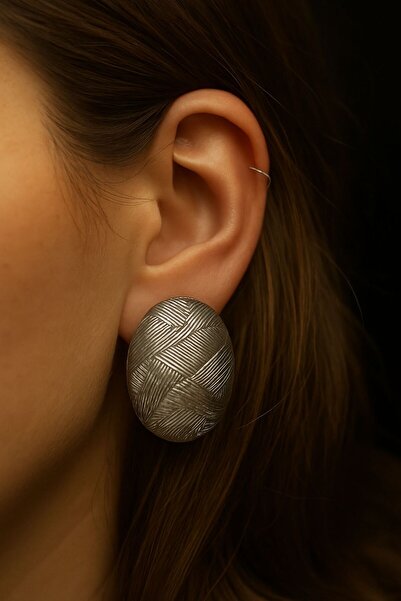 Glowy&Co. أقراط سوليا فضي الملمس فضي فضي مضاد للتشويه من الفولاذ