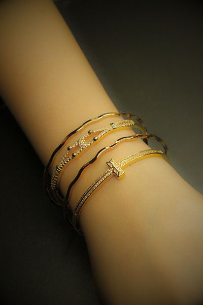 Glowy&Co. Wave Gold Color Ajda Tarnish Steel Bracelet