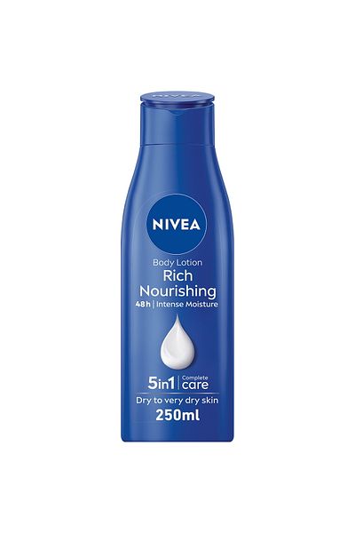 NIVEA Nourishing Body Lotion Almond Oil & Vitamin E Extra Dry Skin 250 ml