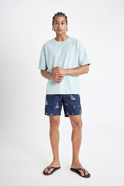DeFacto Gemusterte Badeshorts mit normaler Passform M8344az