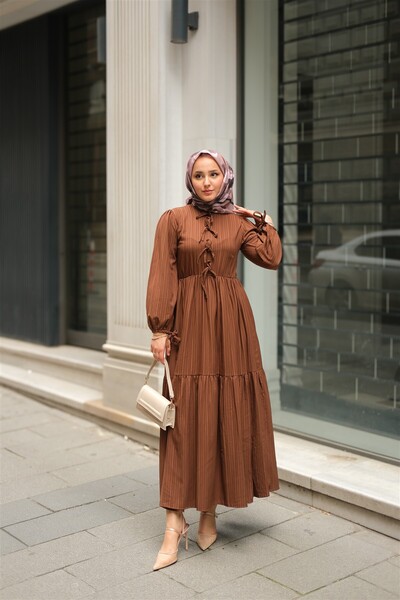 LOCCO Дамска кафява плисирана рокля с талия