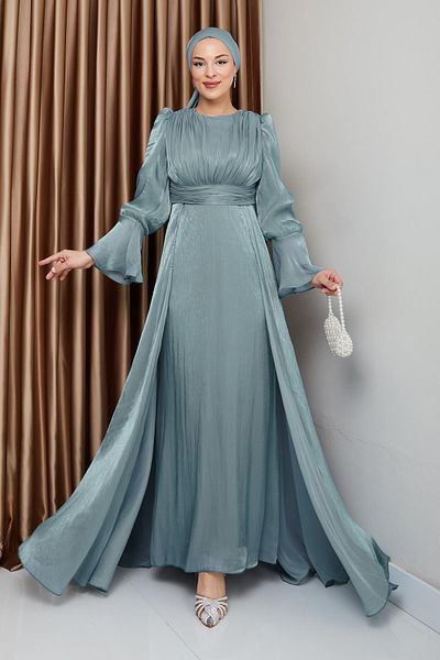 Olcay Hijab-Abendkleid aus Seide – mit Cape-Rock, Grün