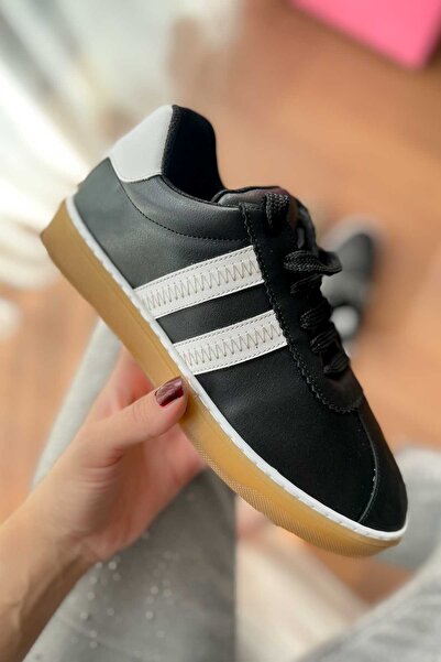 Shoebutik Sienna Чорно-білі шкіряні жіночі кросівки на шнурівці