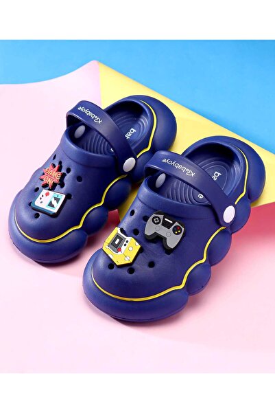 Babyoye قباقيب بيبيوي مع رباط خلفي وتطريز بنمط لعبة - أزرق ملكي