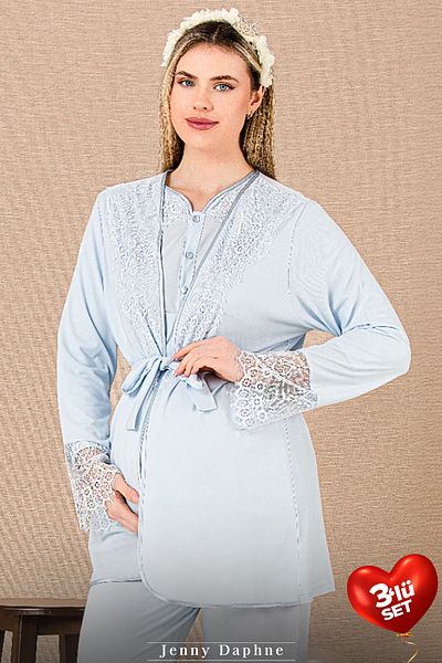 Jenny Daphne Set pijamale din dantela din tesatura vascoza cu halat 33003