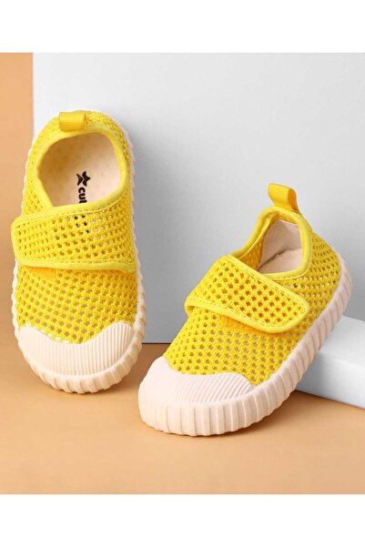 Cute Walk by Babyhug حذاء كاجوال كيوت ووك من بيبي هاج مع إغلاق فيلكرو - أصفر