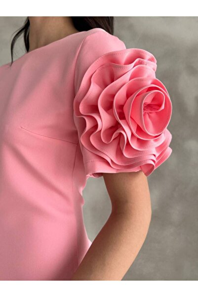 Cistern İstanbul Γυναικείο κοντό φόρεμα με ροζ ώμους με λεπτομέρειες