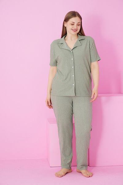 Siyah İnci Green Wrinkled Crinkle Fabric Knitted Large Size Buttoned Pajama Suit7874