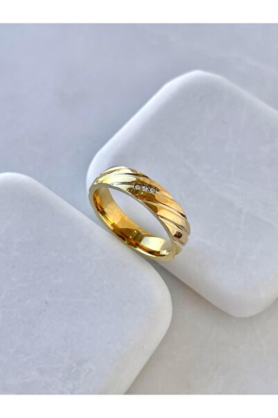 Seda Bijuteri Çelik Şerit Desenli Taşlı Yüzük Gold