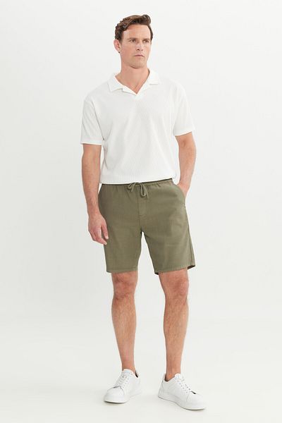 AC&Co / Altınyıldız Classics Ανδρικό σορτς χακί 100% βαμβακερό Comfort Fit Tie Waist Flared Side Pocket σορτς