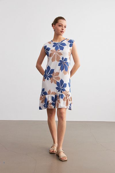 Trendseninle Women's Sax Blue-White Floral Print Sleeveless Mini Crinkle Dress