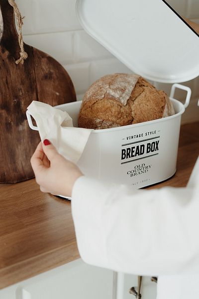 Dekorzdükkan Vintage Galvanized Bread Bowl with Lid (Black Rim - White)