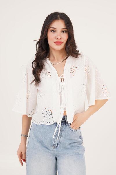 Hipo Trend Cămașă crop albă cu cravată în față și detaliu de trecere a găurii