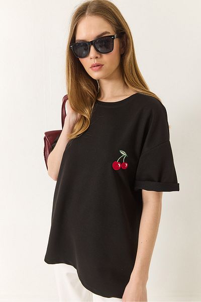 Bianco Lucci Women's Cherry Embroidery Embroidered Crew Neck Short Sleeve Oversize T-Shirt 4011 60283152