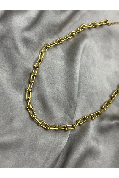 Stil Accessoryy قلادة Tfny من الفولاذ باللون الذهبي