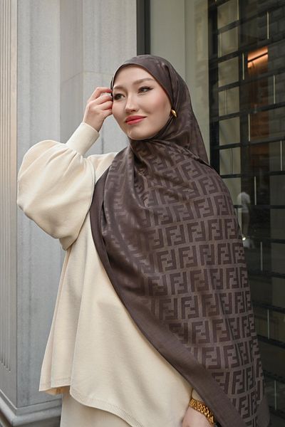 Pull Scarfs Εισαγόμενο μάλλινο μεταξωτό σάλι F μοτίβο - Bitter Brown