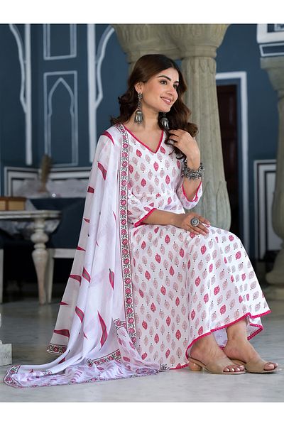 Vishudh By Styli White Cotton Kurta Set with Pink Floral Print