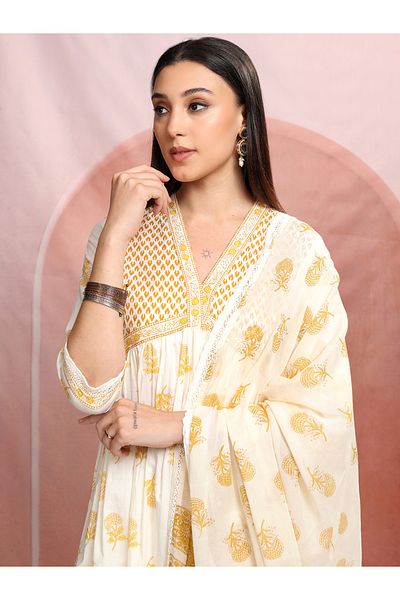 Vishudh By Styli White Floral Printed V-Neck Cotton Kurta Set with Dupatta