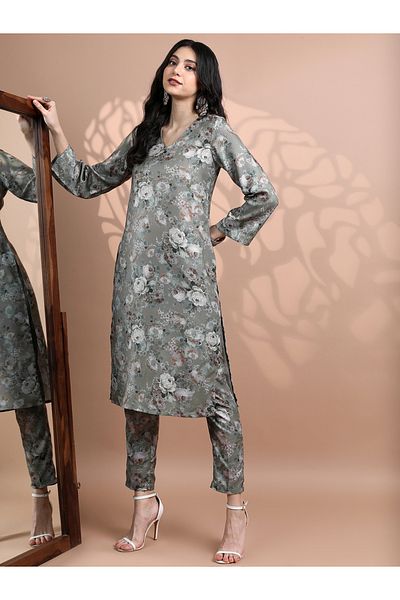 Vishudh By Styli Women Green Floral Printed Kurta with Trousers