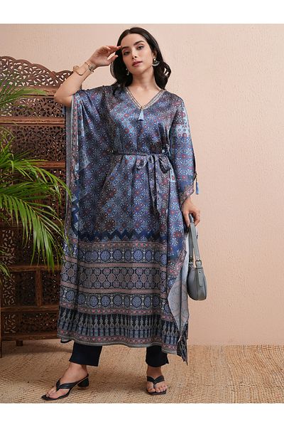 Vishudh By Styli بلوزة نسائية من فيشود مطبوعة هندسيًا بفتحة رقبة على شكل حرف V