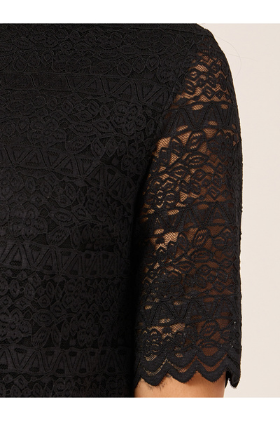 Styli Scalloped Hem Lace Top and Skirt Co-Ords