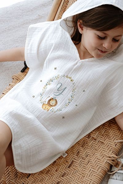 Tuğba Kuğu 4 Layer Muslin Poncho - Letter Series - Little Lion - Letter Y