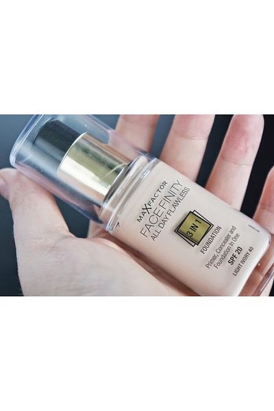 Max Factor Fond de ten Max Factor Face Finity All Day 3in1 foundation Nuanta 40 Light Ivory