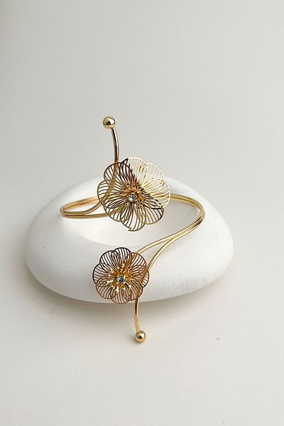 Modex Gold Color Stone Detailed Clover Arm Accessory (Diameter: 9cm)