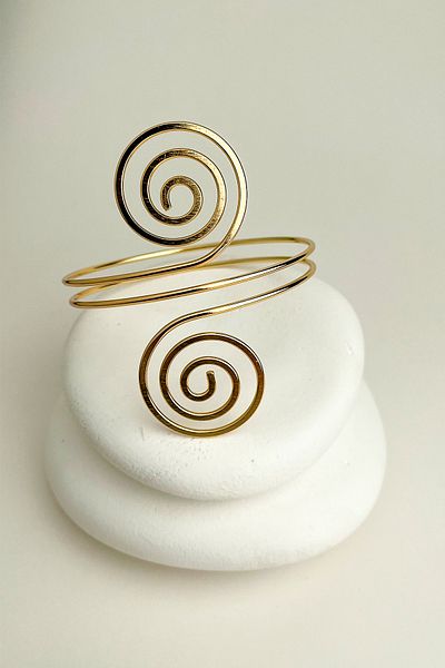 Modex Geometric Shaped Spiral Gold Color Arm Accessory (9cm)