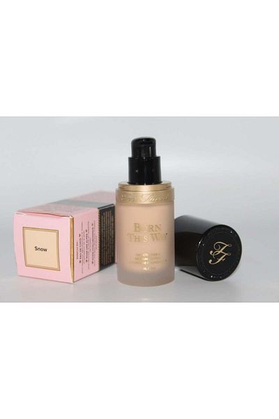 Too Faced Fond de ten Too Faced Born This Way Nuanta Snow