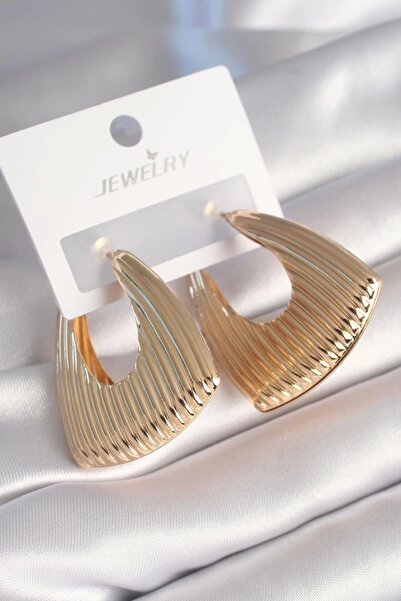 TakıDolabı أقراط موديل مخططة باللون الذهبي