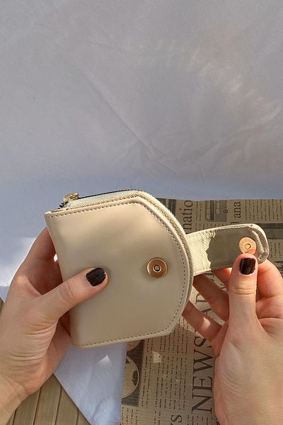Mazel Design Oval Design Women's Wallet Accessory with Magnet Closure