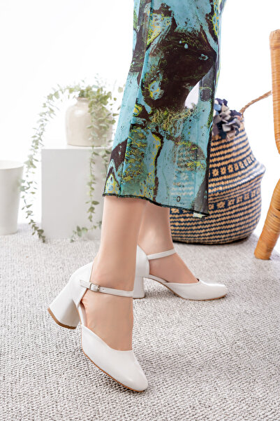 Egepass MİA GÜNLÜK ŞIKLIĞI BİRLEŞTİREN TOPUKLU AYAKKABI KALIN TOPUĞU SAYESİNDE GÜN BOYU RAHAT KULLANIM