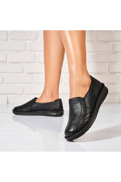 Joana Women's casual shoes in black eco-leather Kiyara