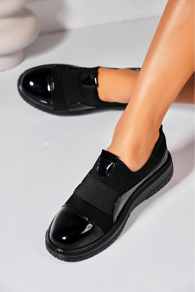 Joana Women's casual shoes in black patent leather Kayte