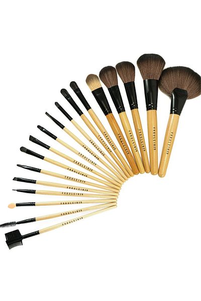 Makeup Set of 18 Fraulein Natural Wood brushes + storage bag
