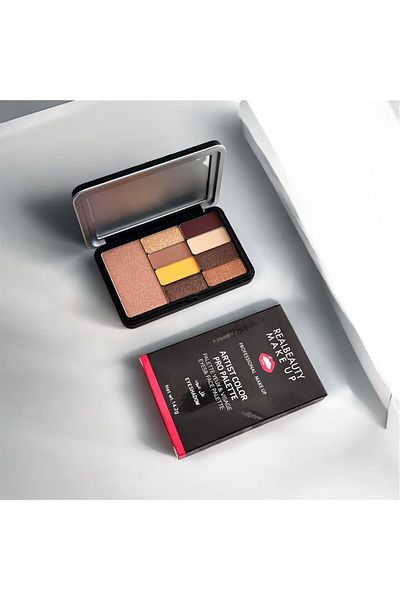 real beauty Eyeshadow palette with attractive and varied colors
