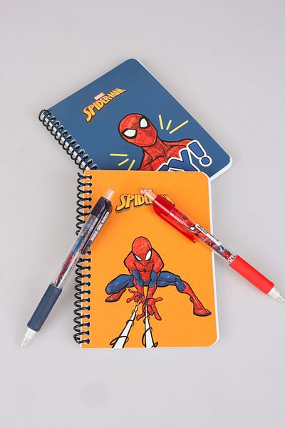SPIDERMAN BIROU DE NOTE CU LICENȚĂ SPIDERMAN LINE ȘI PEN VERSATIL 0,7 mm PACHET DE 2