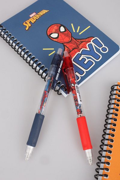 SPIDERMAN BIROU DE NOTE CU LICENȚĂ SPIDERMAN LINE ȘI PEN VERSATIL 0,7 mm PACHET DE 2