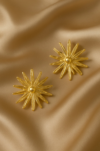 materialist Solis Yıldız Form Küpe -Zarif ve Göz Alıcı Tasarım