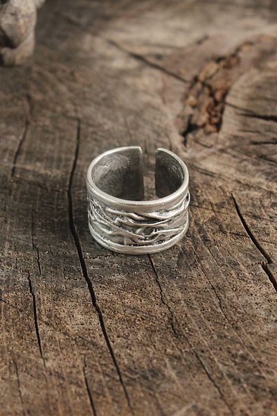 BESKAR Antique Silver Color Motif Engraved Adjustable Men's Ring