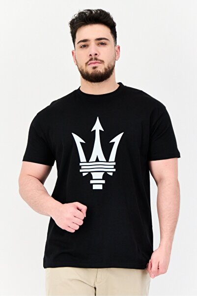 Maserati تي شيرت رجالي بطبعة جرافيكية بأكمام قصيرة ورقبة دائرية، أسود