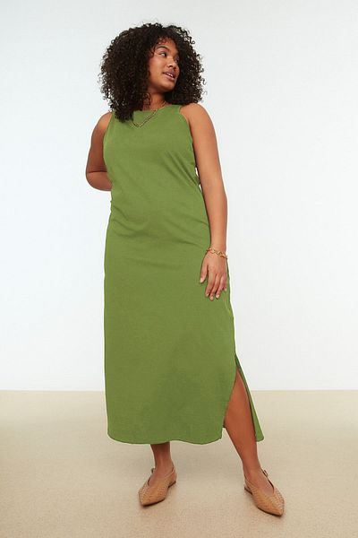 Trendyol Curve Grünes Single-Jersey-Strickkleid in Übergröße TBBSS22AH0162