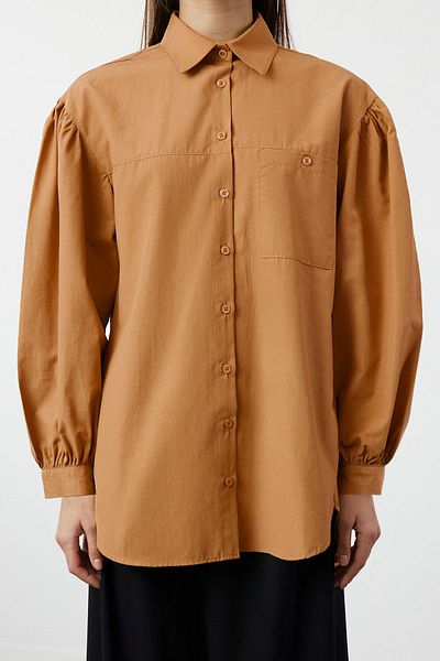 Trendyol Modest Basic-Webhemd mit Zimt-Ballonärmeln und langen Taschendetails auf der Rückseite TCTSS21GO0976